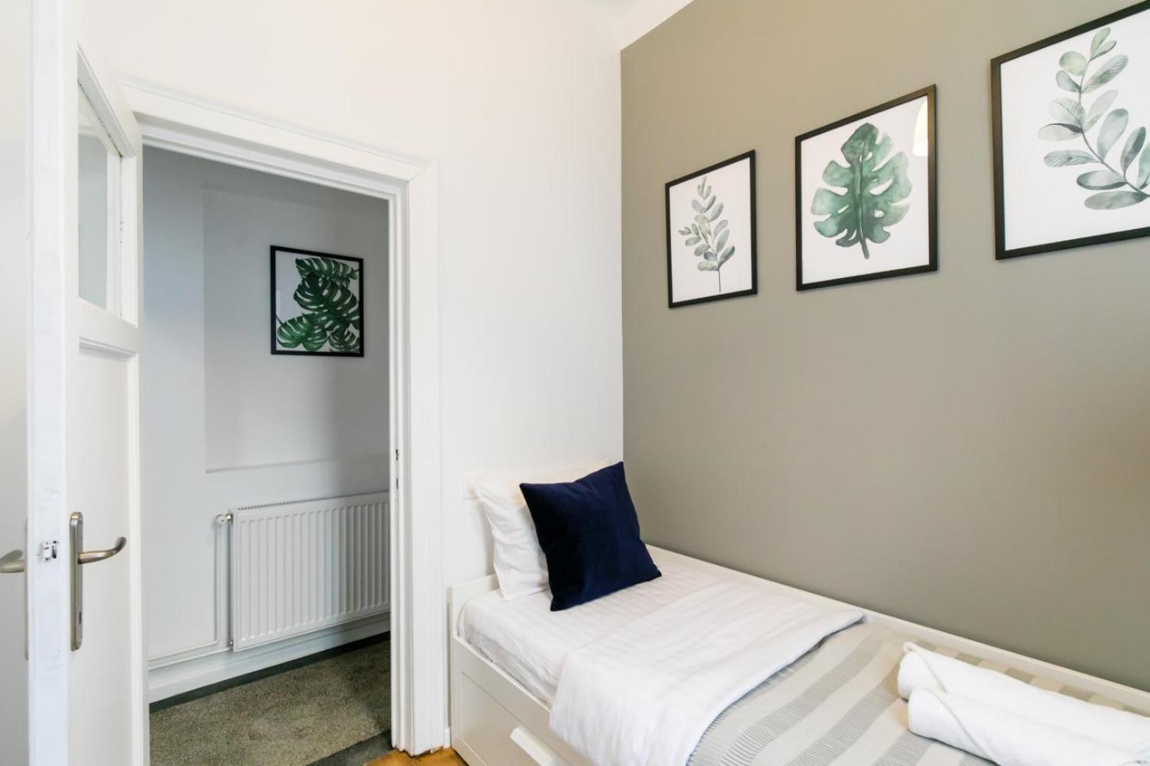 Heart Of The City - Cozy Apartments In Prime Location Bucharest Room photo