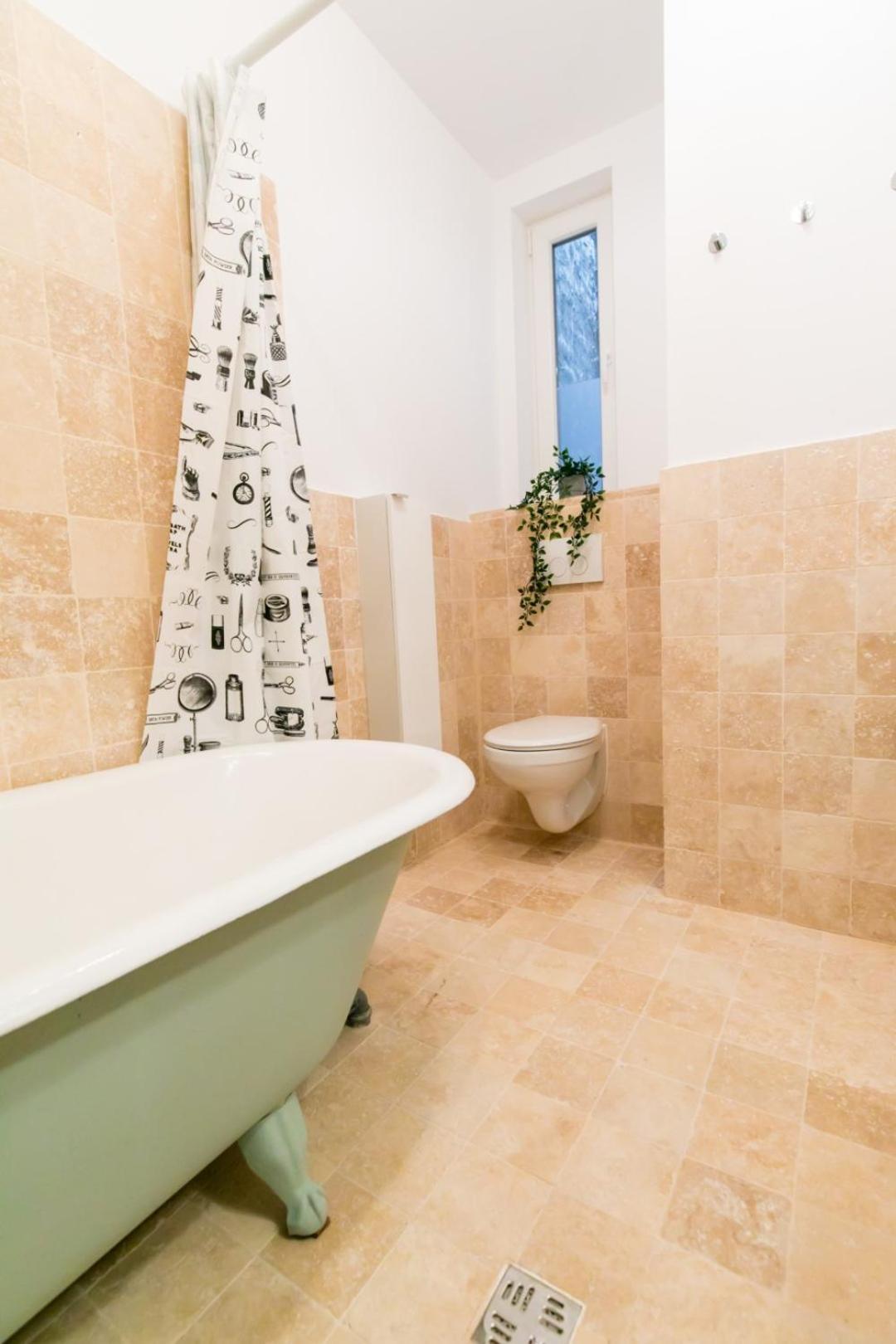 Heart Of The City - Cozy Apartments In Prime Location Bucharest Room photo